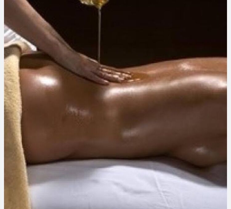 5405554 Massaggi nuru e mini spa