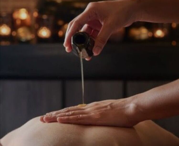 5405556 Massaggi nuru e mini spa