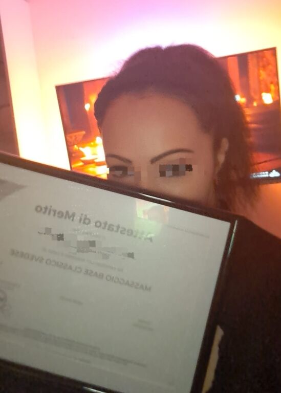 5406897 Massaggiatrice qualificata
