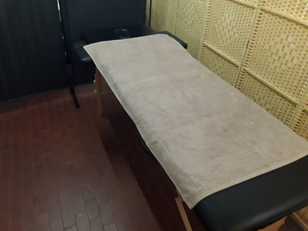 5351402 Massaggio decontratturante e