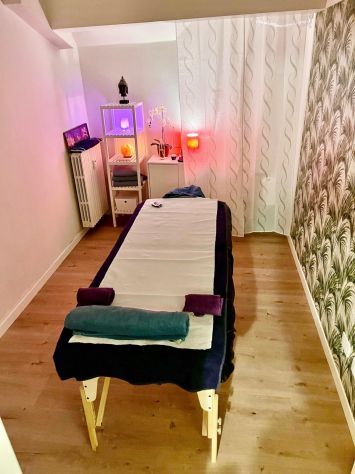 5404426 Massaggio lingam in ambiente