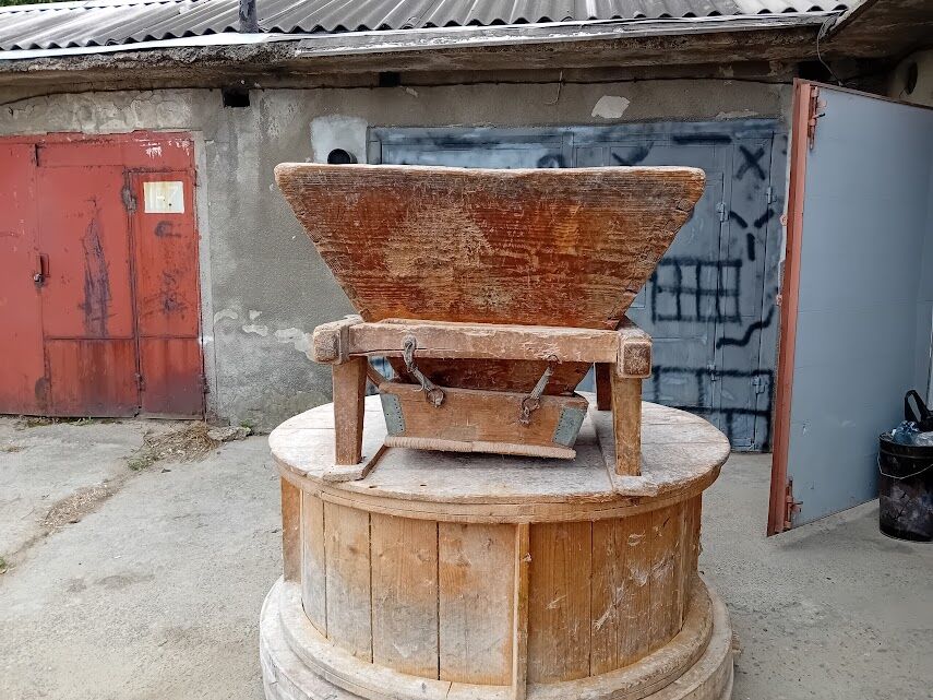 5410187 Mulino antico per arredamento