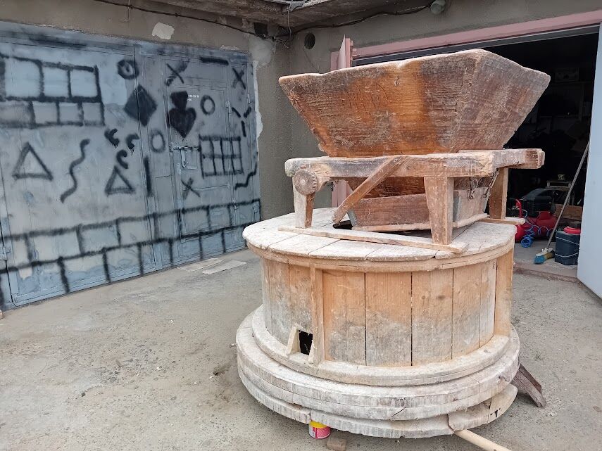 5410188 Mulino antico per arredamento