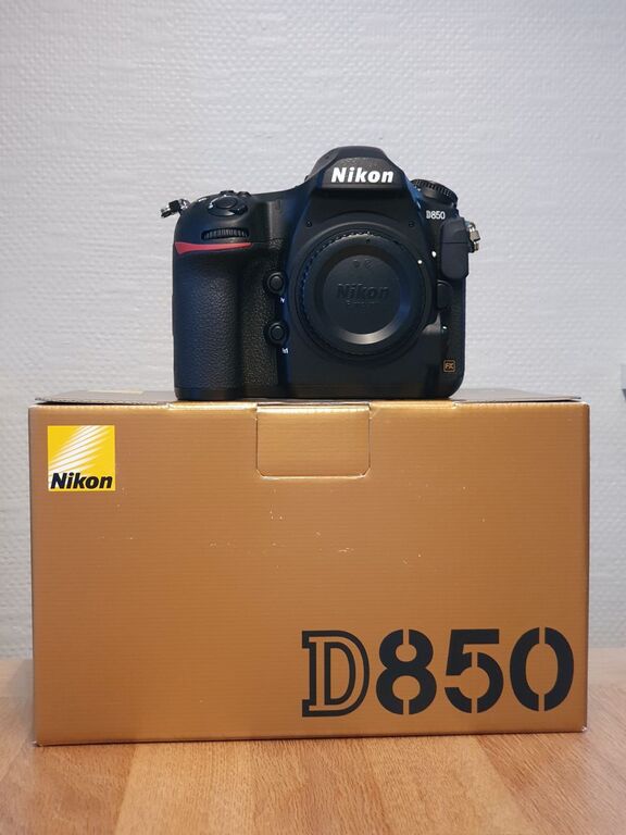 5050534 Nikon D850 con 2 obiettivi e