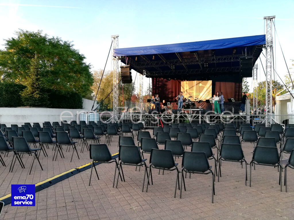 5407635 Noleggio sedie