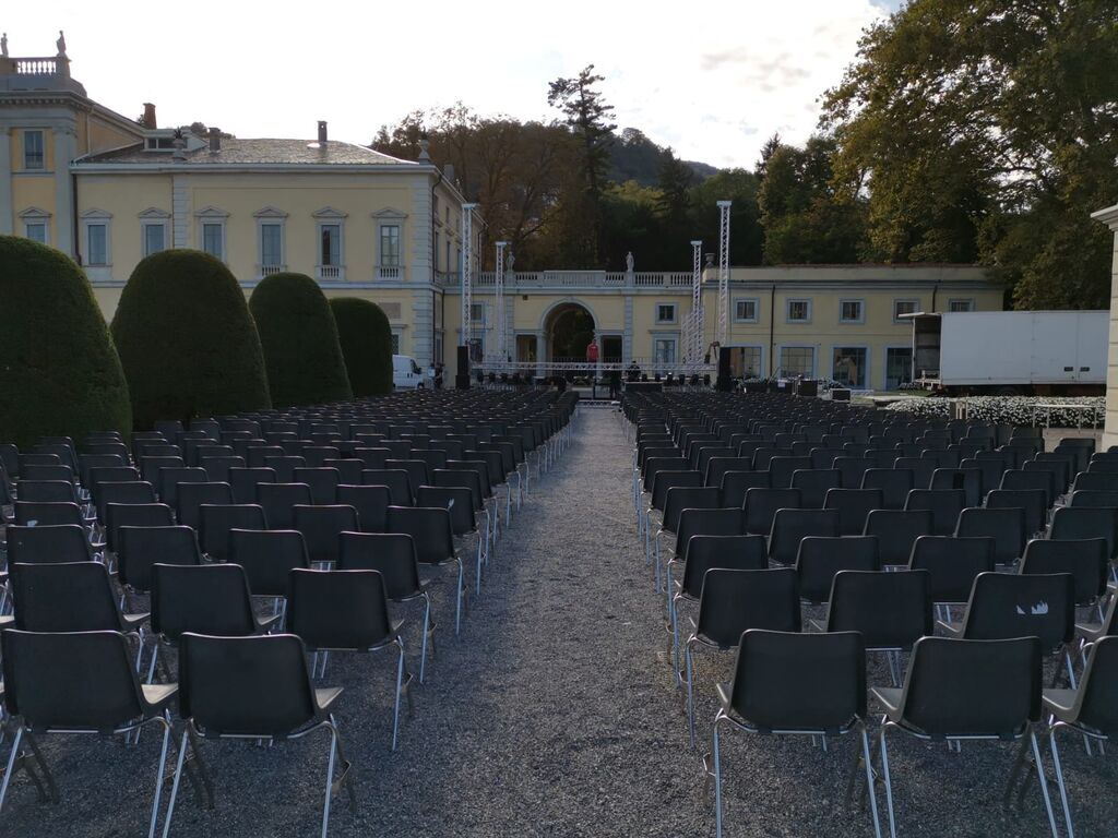 5407637 Noleggio sedie