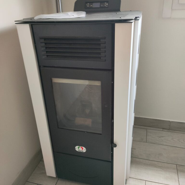 5391686 per cambio esigenze vendo stufa