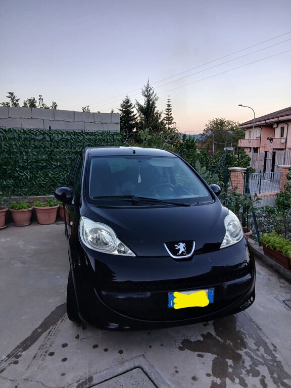 5407786  PEUGEOT 107 Sweat years