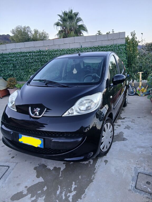 5407788  PEUGEOT 107 Sweat years