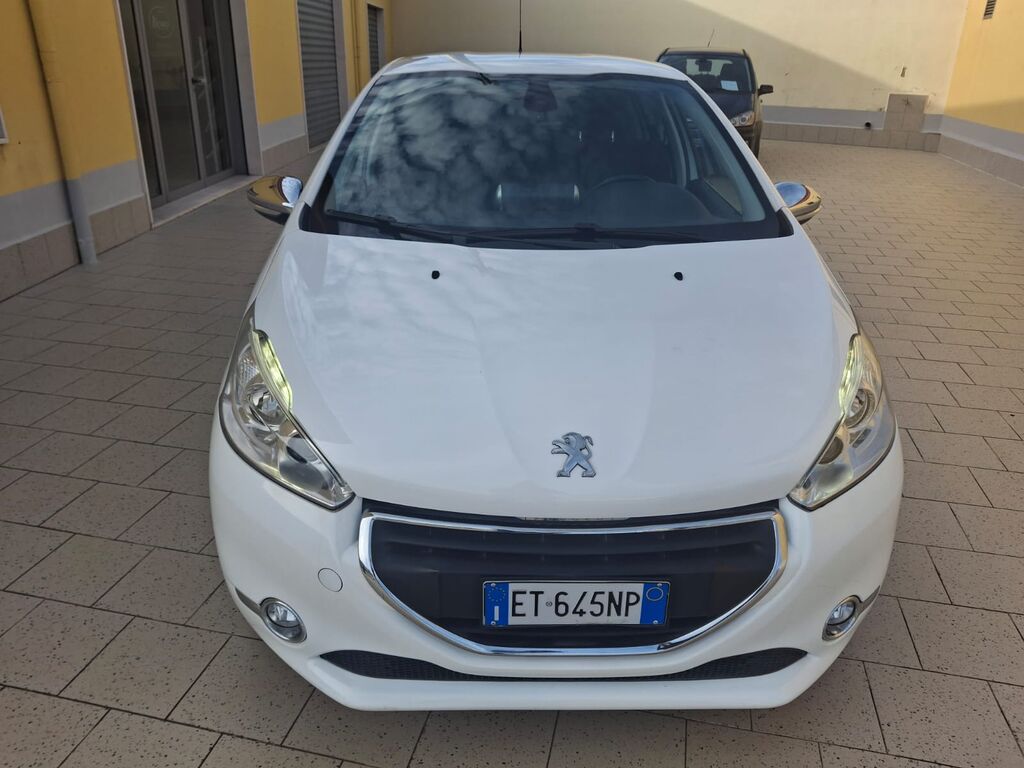 5406871  PEUGEOT 208 1.2 Allure 5p