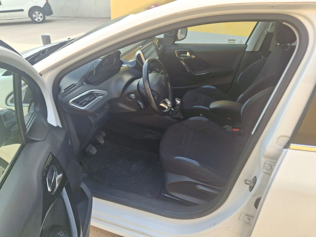 5406872  PEUGEOT 208 1.2 Allure 5p