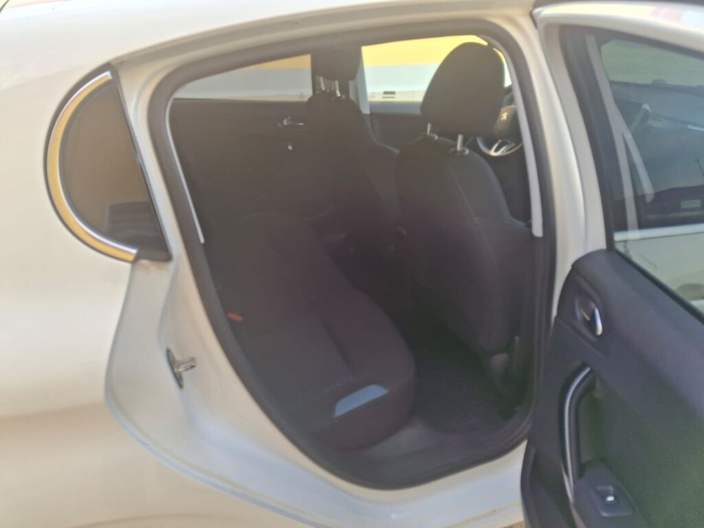 5406873  PEUGEOT 208 1.2 Allure 5p