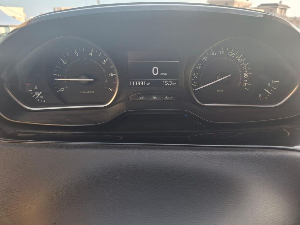 5406874  PEUGEOT 208 1.2 Allure 5p