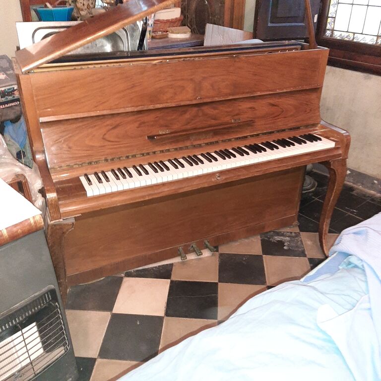 5402704 Pianoforte steinbach 1950