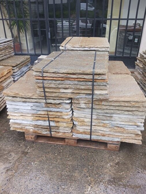 5402953 Pietre di luserna e marmo a