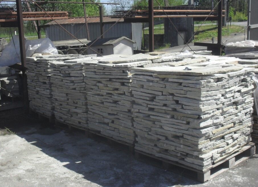 5404332 Pietre di luserna e marmo a