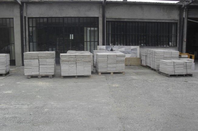 5404334 Pietre di luserna e marmo a