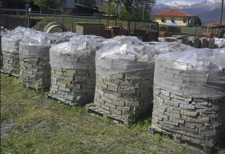 5404335 Pietre di luserna e marmo a