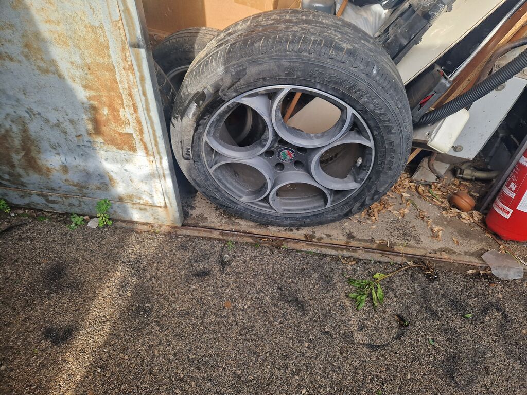 5349892  Pneumatici e Cerchi ALFA ROMEO