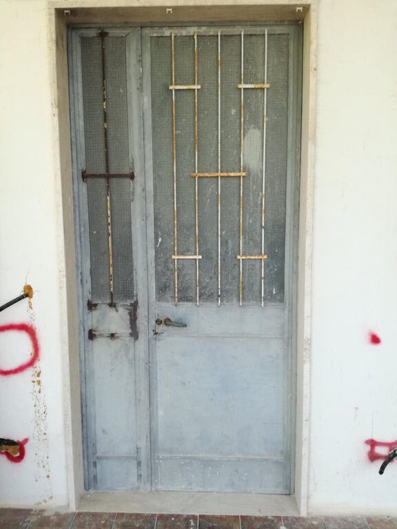 5410500 Porta in ferro