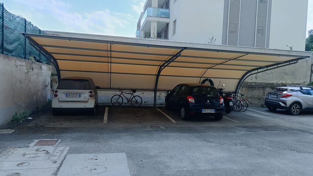 5402980  posto auto coperto mq15