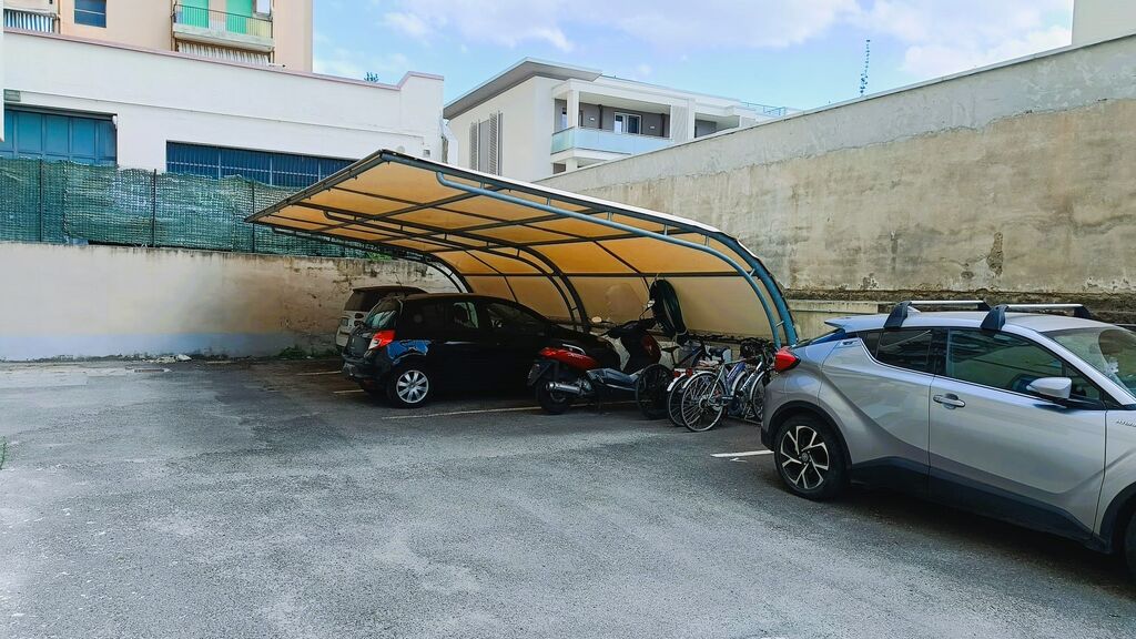 5402981  posto auto coperto mq15