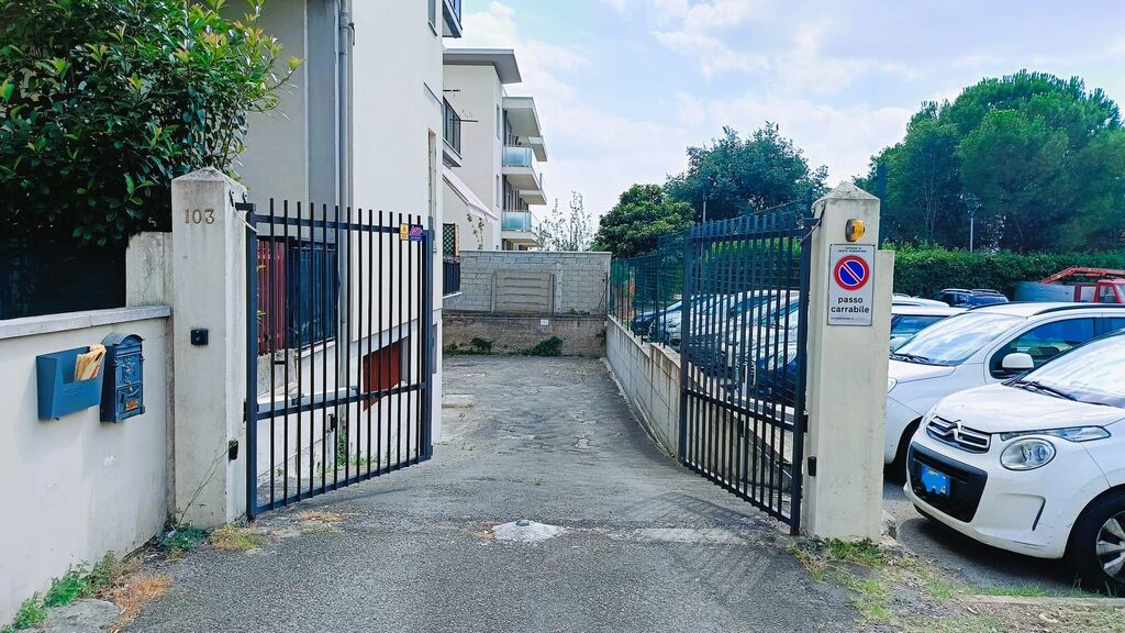 5402983  posto auto coperto mq15