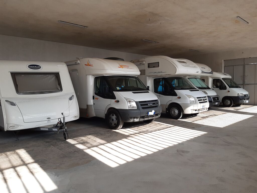 5406048 Rimessaggio camper e caravan al
