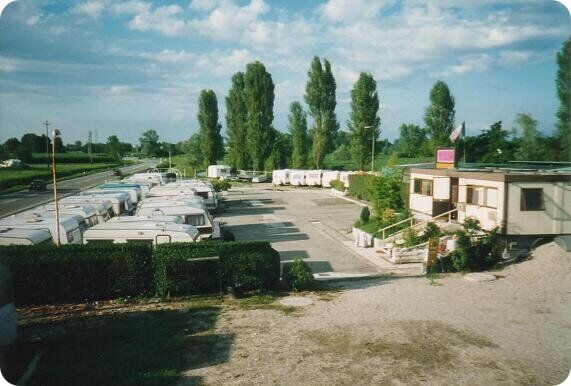 5406256 Rimessaggio camper roulotte