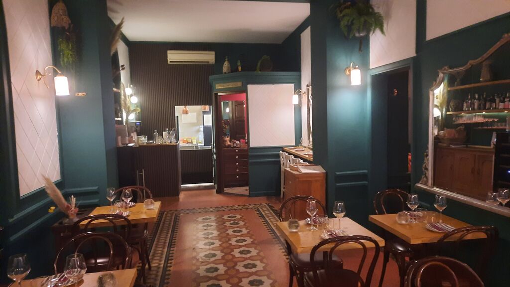 5373929 Ristorantino-trattoria in via