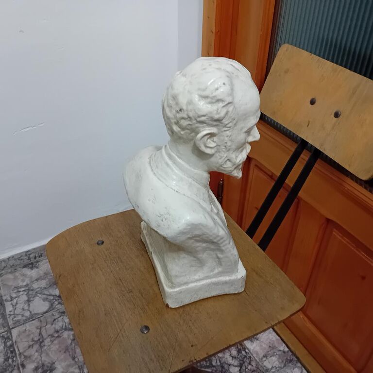 5405236 Scultura antica del famoso