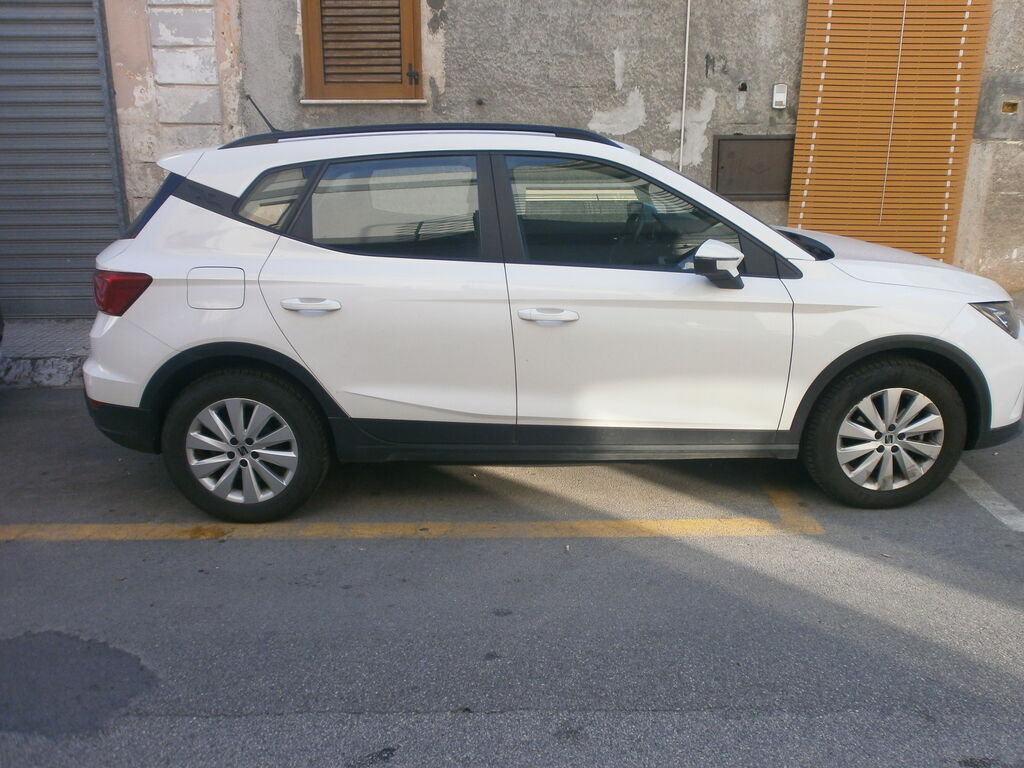 5404799  SEAT Arona 1000 90cv tgi style