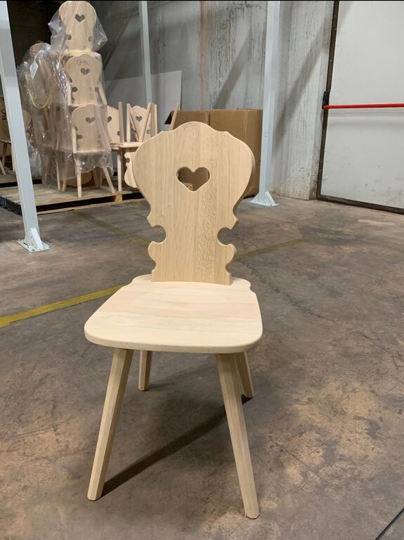 5374051 Sedie tirolesi  con cuore in