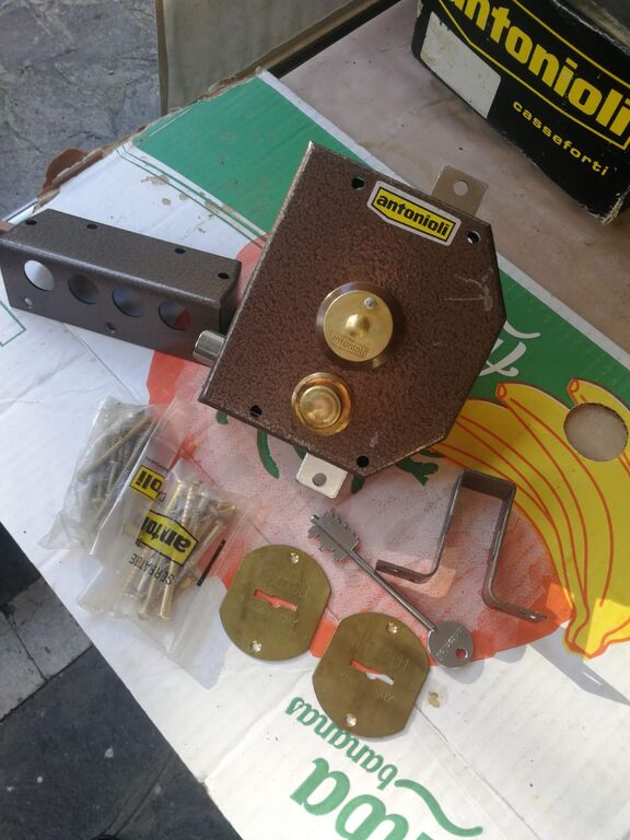 5354137 Serrature porta