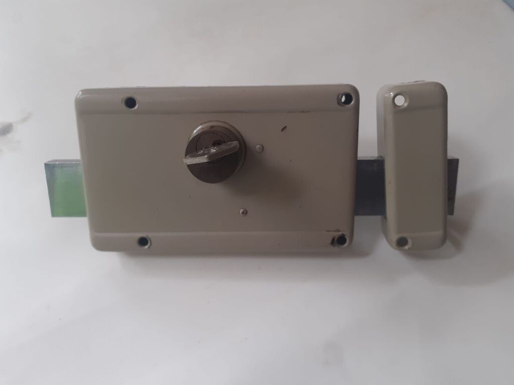 5354139 Serrature porta