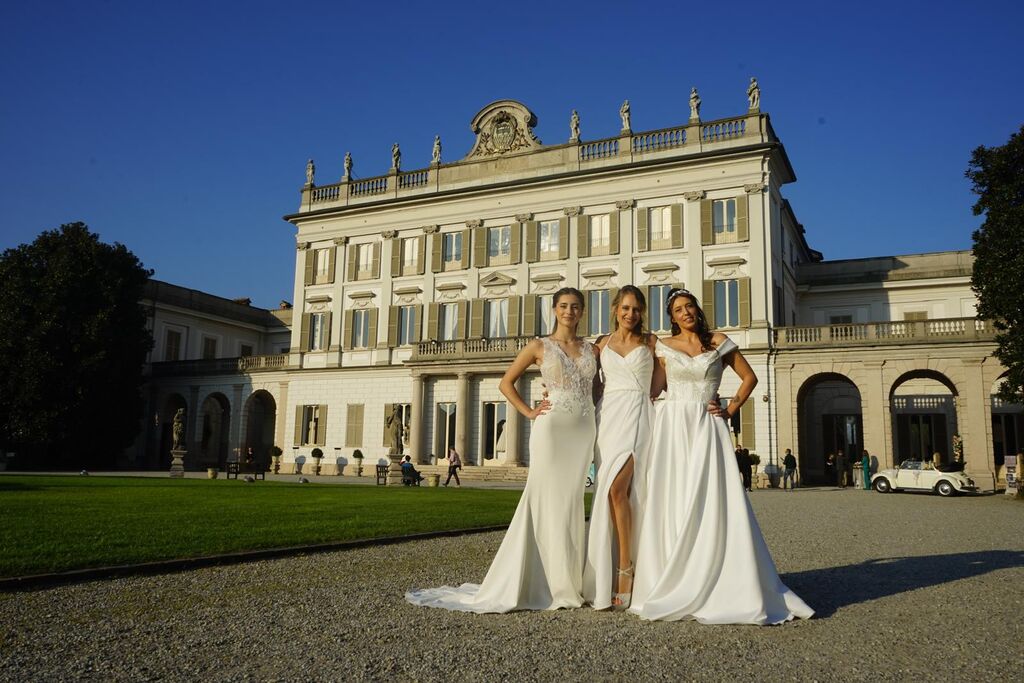 5402819 Sfilata abiti da sposa a nozze