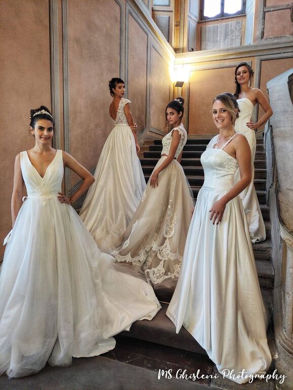 5402820 Sfilata abiti da sposa a nozze
