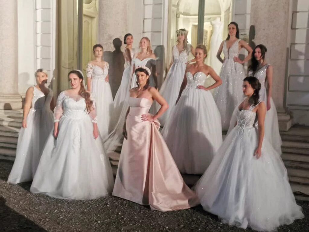 5402822 Sfilata abiti da sposa a nozze