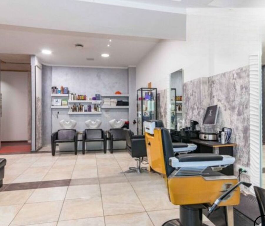 5405772  show room Parco Dora mq1200