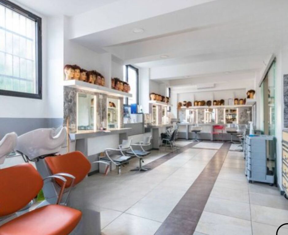 5405773  show room Parco Dora mq1200