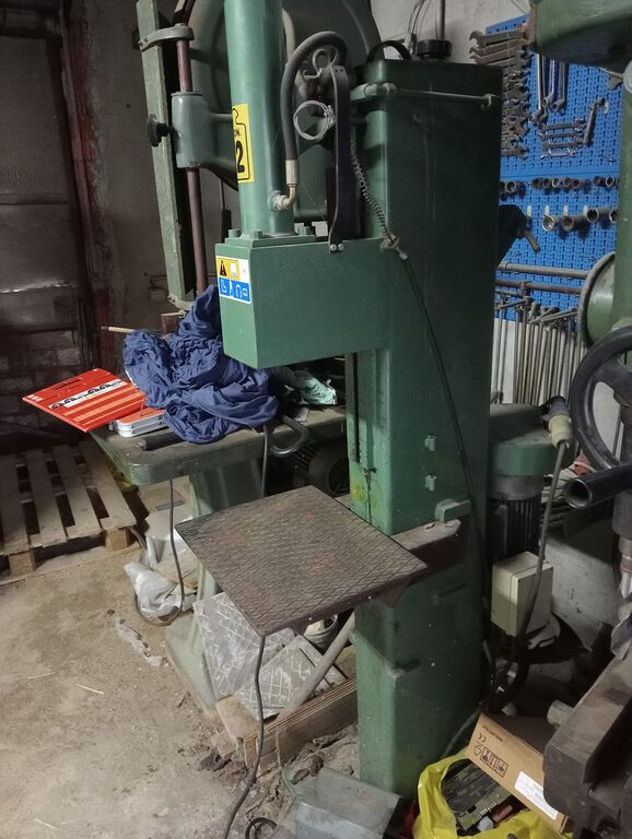 5357093 Spacca legna a corrente