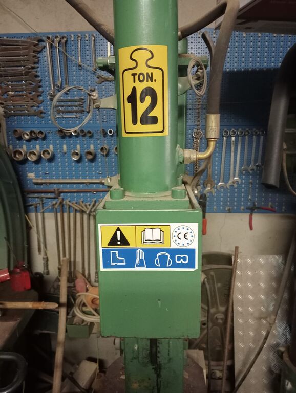 5357094 Spacca legna a corrente
