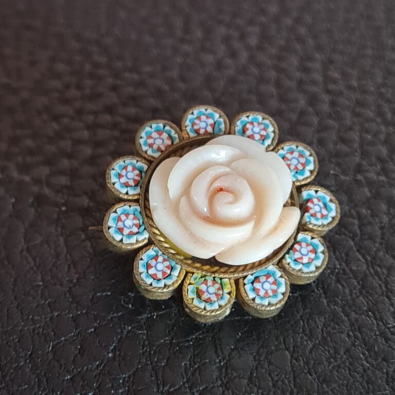 5410877 Spilla antica   tema floreale 