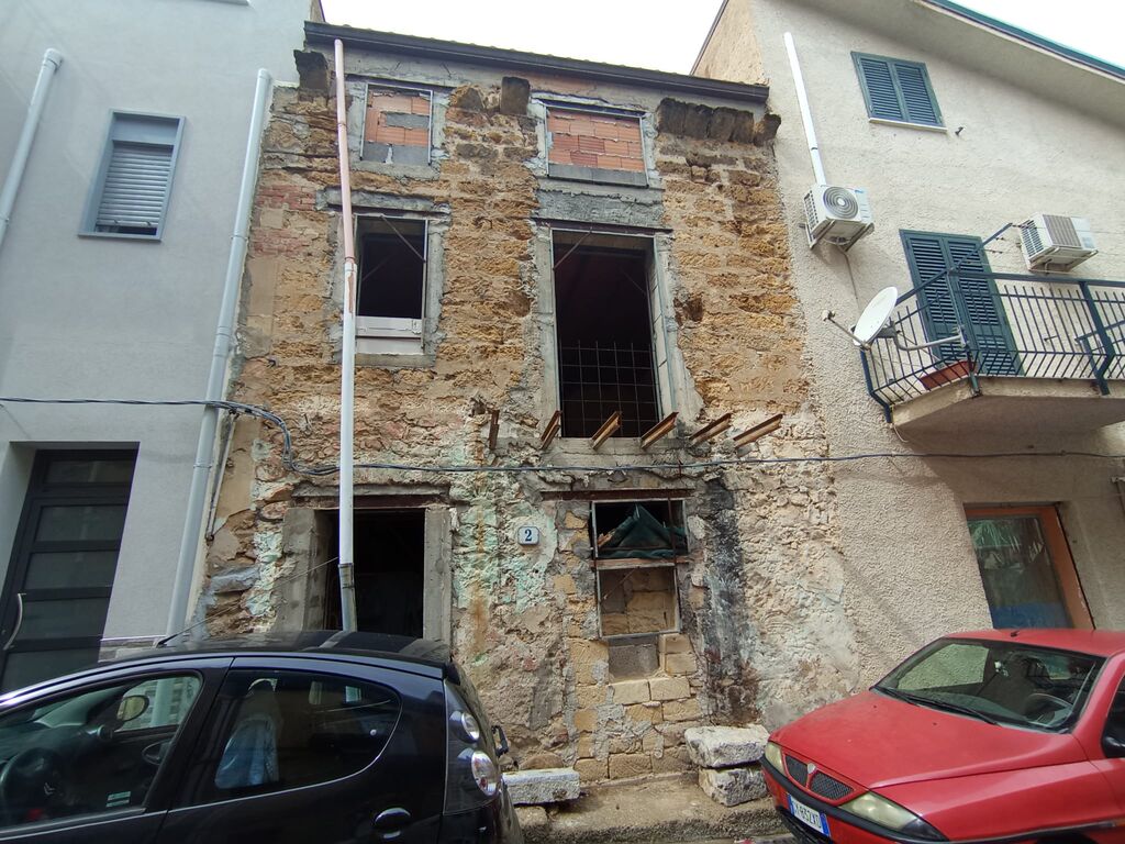 5403587  stabile mq80 Da ristrutturare