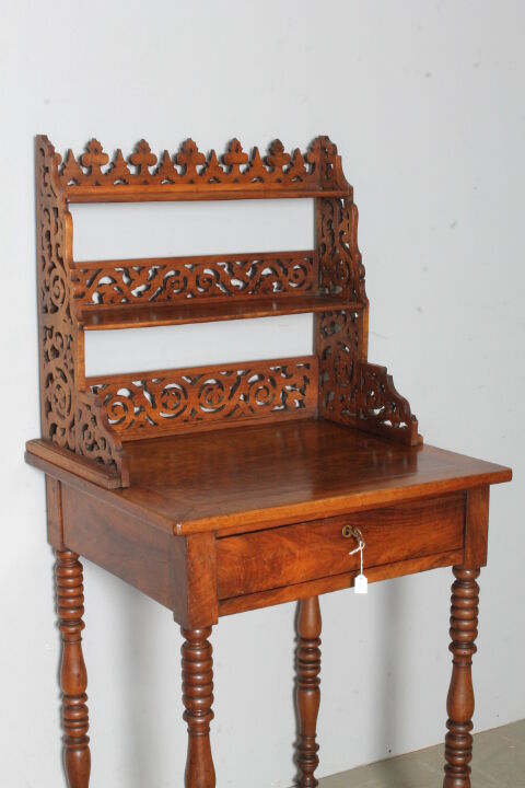 5351599 Strepitoso tavolinetto