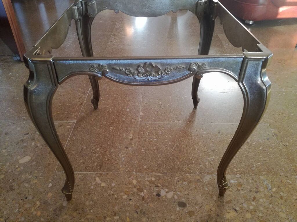 5410508 Tavolino in ottone