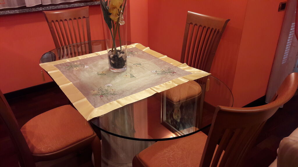 5351729 Tavolo in cristallo con base in