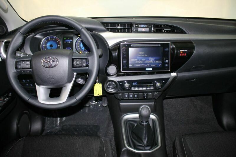 5354217  TOYOTA Hilux Cabina doppia 4x4