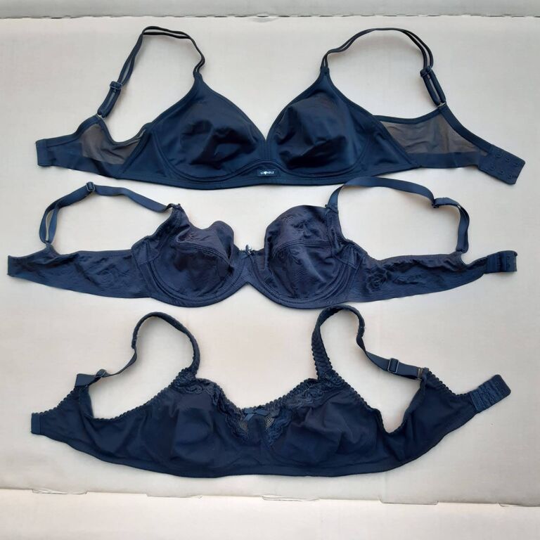 5405003 Tre reggiseni usati
