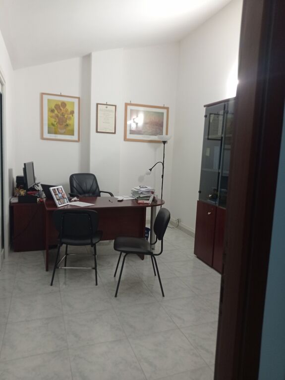 5349687  ufficio Pianura mq180